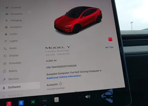 2026 Tesla Model Y Long Range Dual Motor All-Wheel Drive/Long Range Launch Series z USA, uszkodzony, nr VIN 7SAYGDEE9TF349208